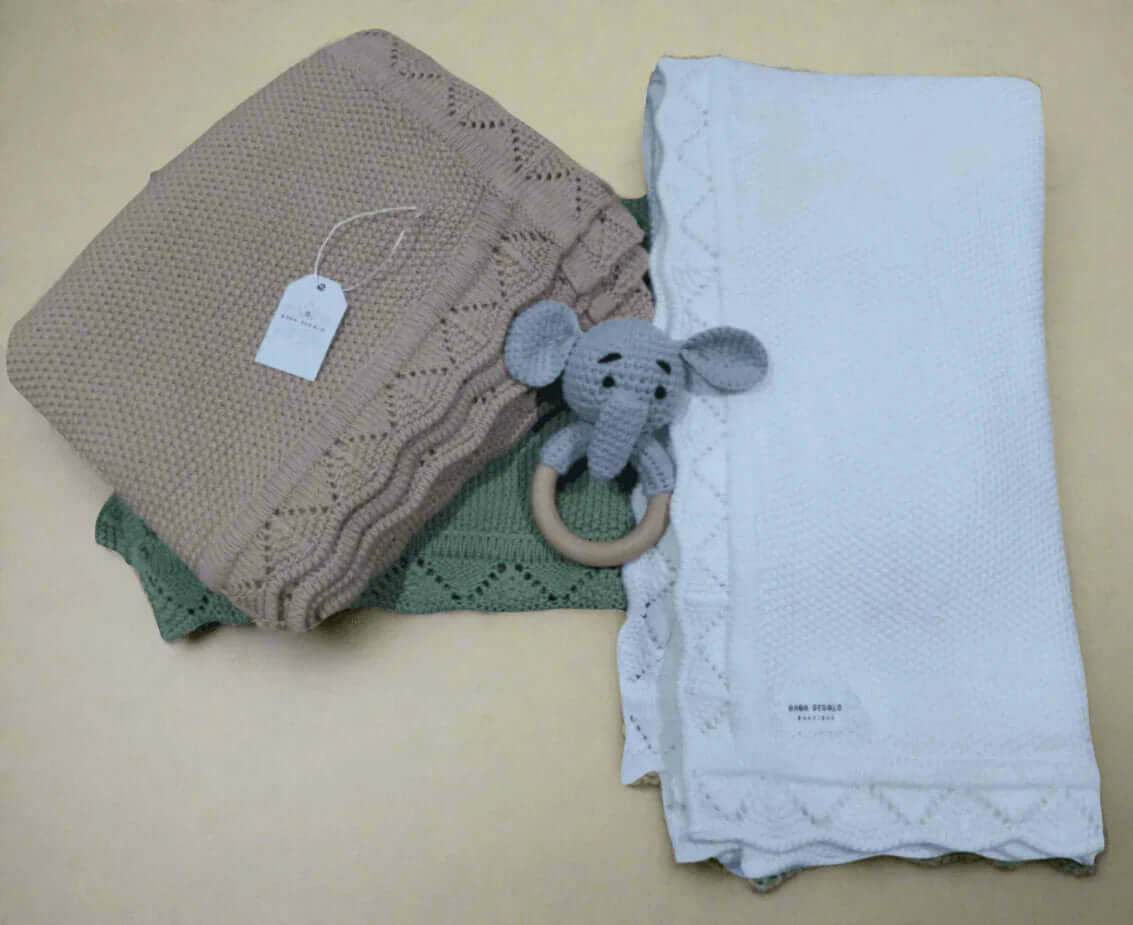 Baby knit Receiving blanket with custom name embroidery - Baba Regalo Boutique